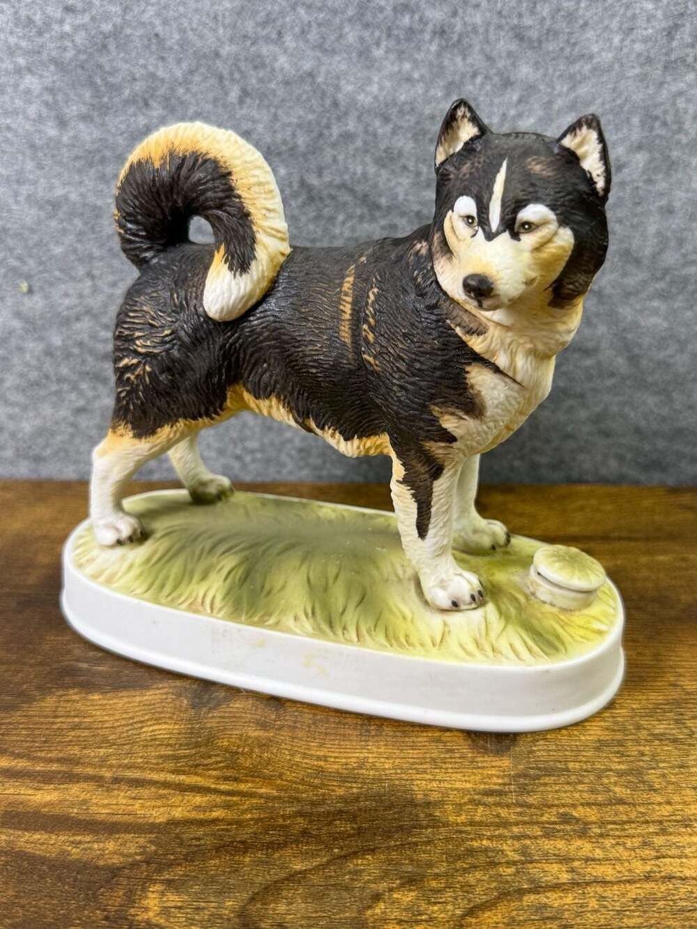 Lionstone 1977 Limited Edition Alaskan Malamute Sculpted Porcelain Decanter